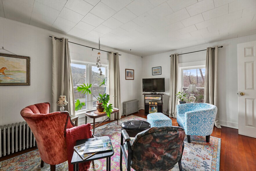 More Photos Of 133 Front St, Housatonic Apartments For Sale