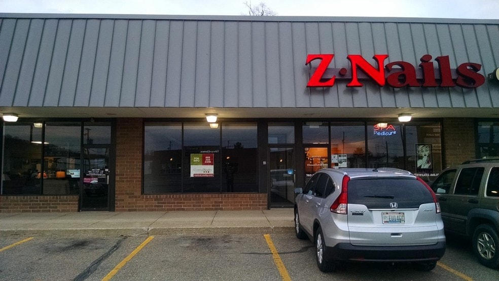 More Photos Of 300-499 Downtowner Plz, Coshocton General Retail For Sale