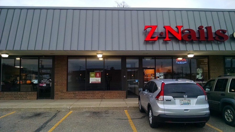 More Photos Of 300-499 Downtowner Plz, Coshocton General Retail For Sale