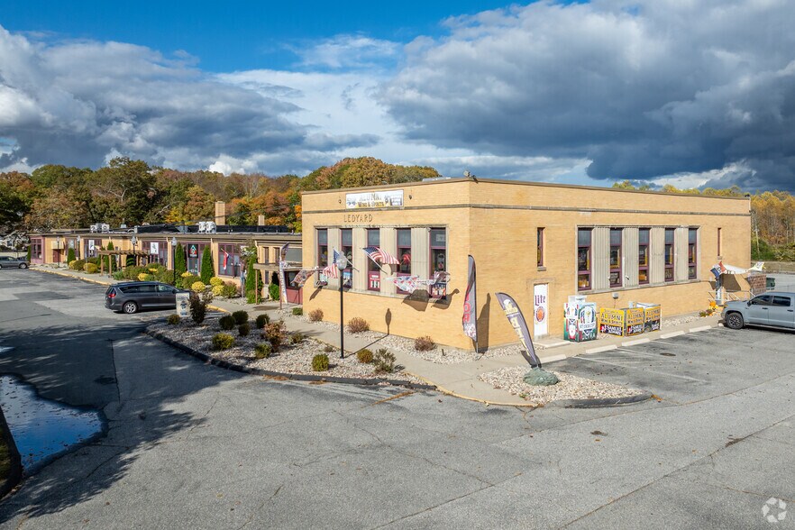More Photos Of 740 Colonel Ledyard Hwy, Ledyard Storefront Retail Residential For Lease