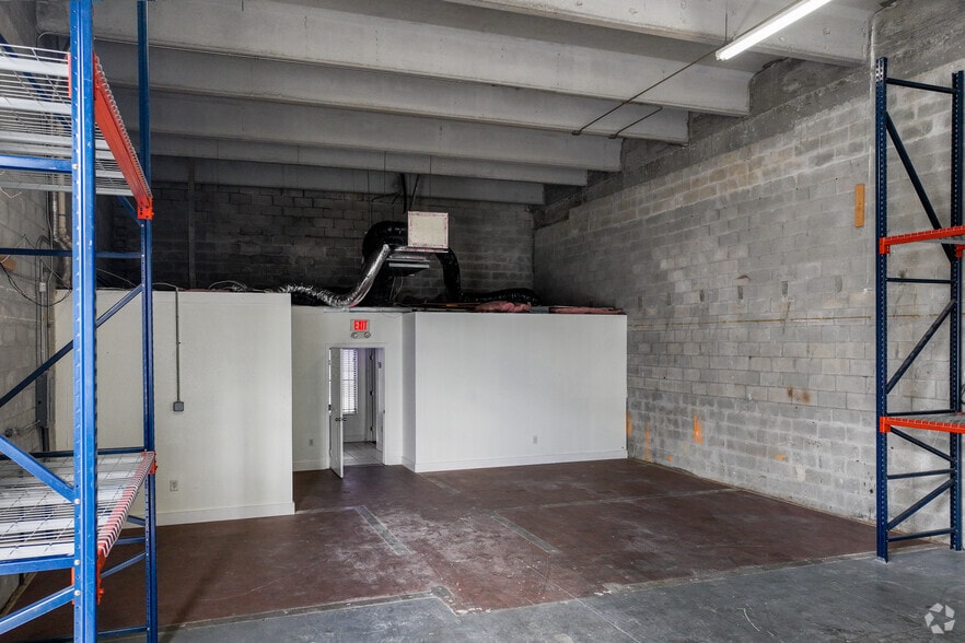 More Photos Of 3130 W 84th St, Hialeah Warehouse For Lease