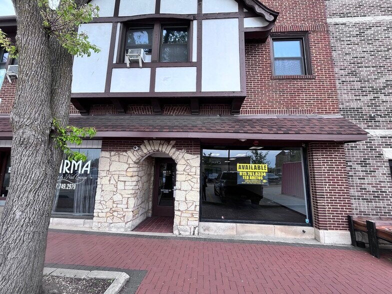 More Photos Of 16 W Busse Ave, Mount Prospect Apartments For Lease