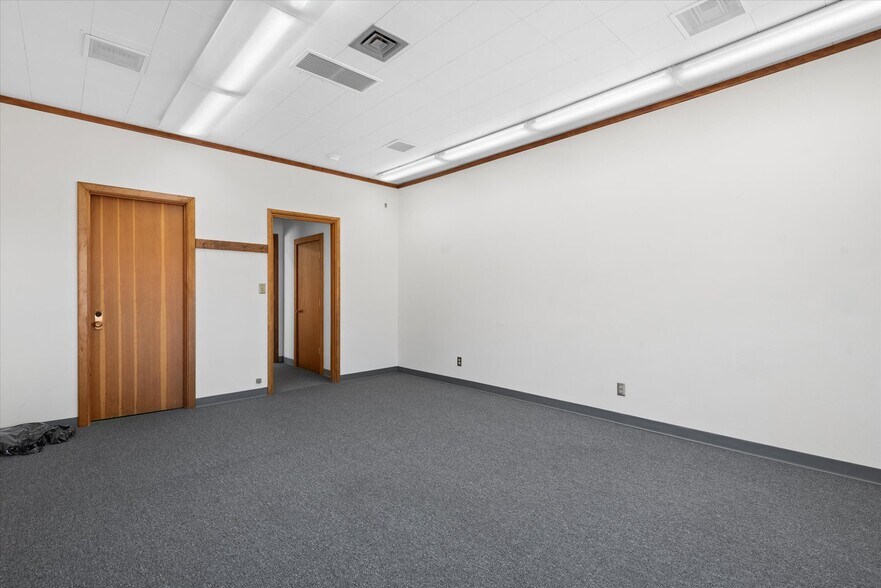 More Photos Of 1050 S Bridge St, Baker City Office For Sale