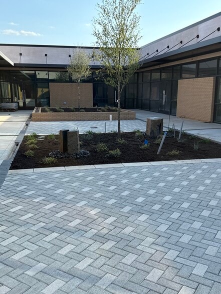 More Photos Of 1937 Irving Blvd, Dallas Showroom For Lease