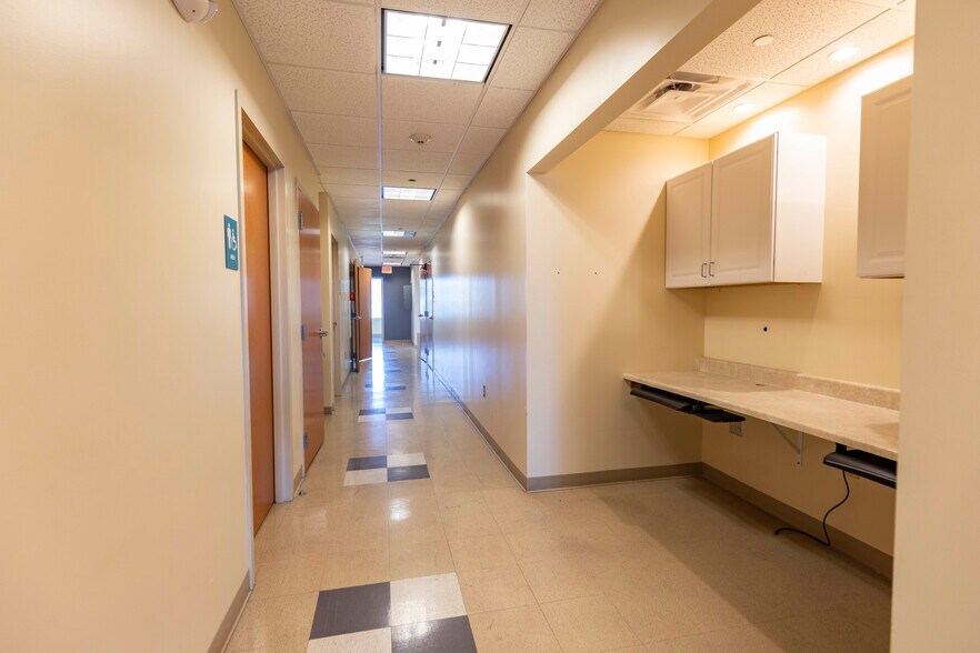 More Photos Of 191 Bedford St, Fall River Medical For Lease