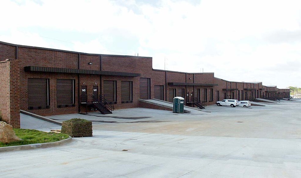 More Photos Of 3939 Royal Dr NW, Kennesaw Distribution For Lease