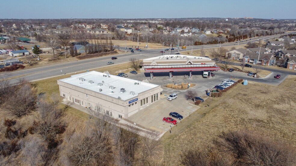 More Photos Of 2311 Wakarusa Dr, Lawrence Freestanding For Lease