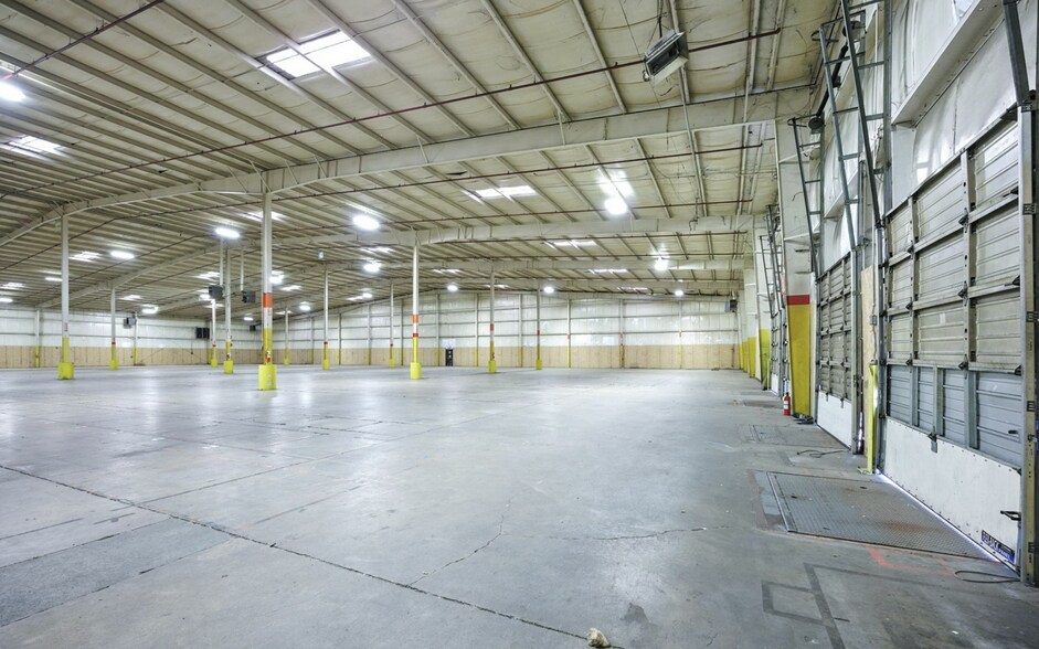 More Photos Of 1242 W Ridge Rd, Gainesville Service For Lease