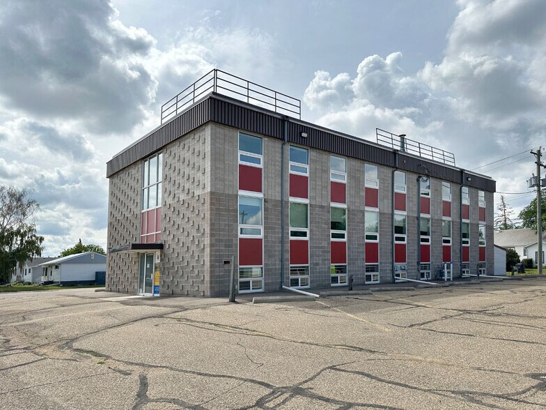 Primary Photo Of 601 7 St E, Drumheller Office For Sale