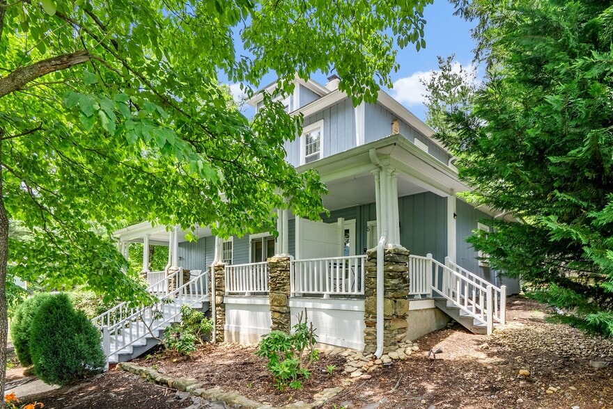 More Photos Of 33 Vance Ave, Black Mountain Apartments For Sale