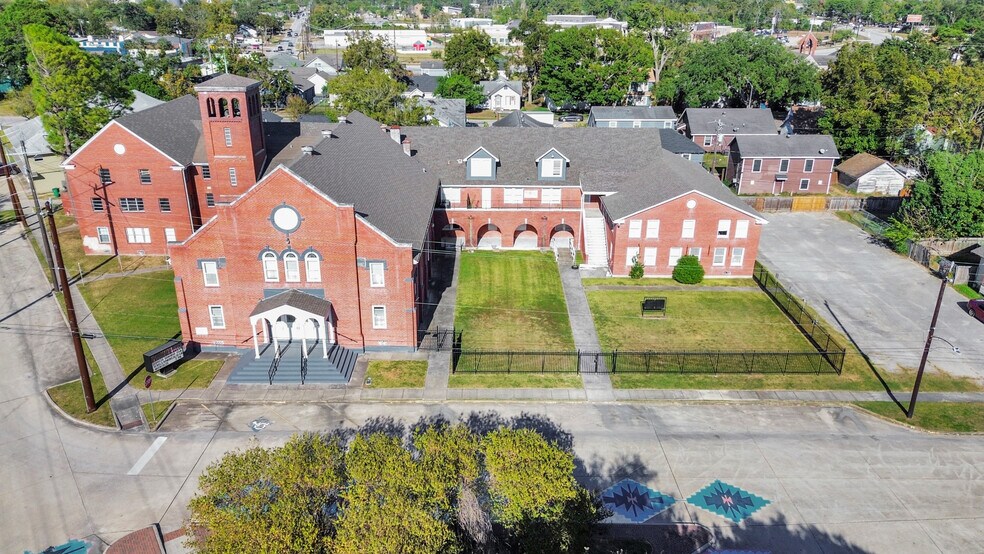 More Photos Of 2728 Kentucky St, Baytown Religious Facility For Sale