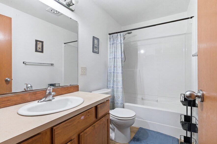 More Photos Of 1527 NE 150th St, Seattle Apartments For Sale