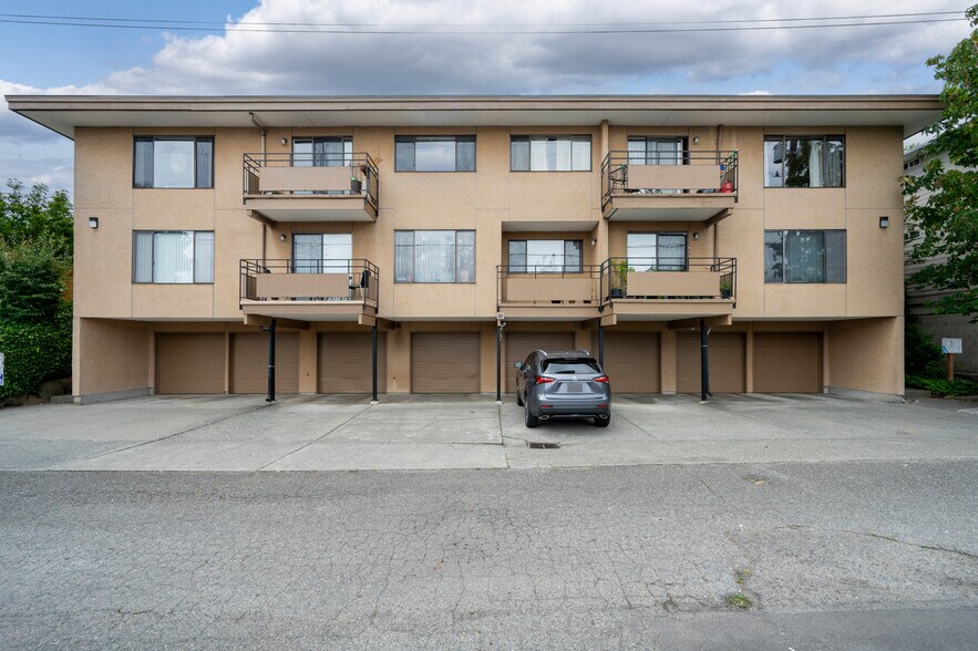 More Photos Of 3323 Oakes Ave, Everett Apartments For Sale