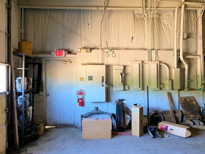 More Photos Of 160 Glaser St, Fairborn Flex For Sale