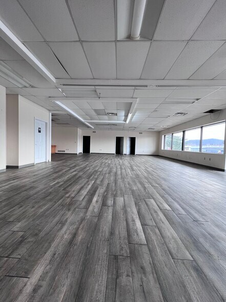 More Photos Of 209 River Dr, Irvine General Retail For Sale