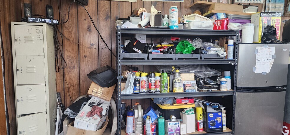 More Photos Of 100 E Broadway, Monticello Auto Repair For Sale