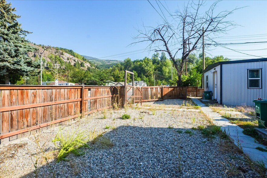 More Photos Of 1406 Fourth Av, Trail Apartments For Sale