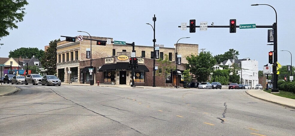 Primary Photo Of 1902 Green Bay Rd, Evanston Fast Food For Sale