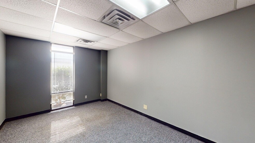 More Photos Of 2109 N Yellowood Ave, Broken Arrow Light Distribution For Lease