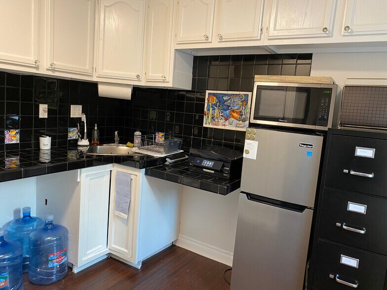 More Photos Of 335 Redondo Ave, Long Beach Office Residential For Sale