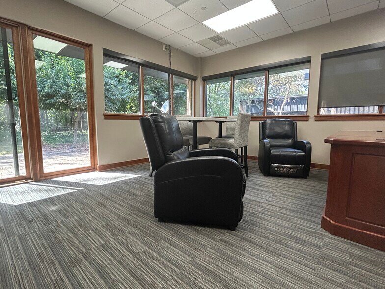 More Photos Of 2831 Dexter Dr, Elkhart Office For Sale