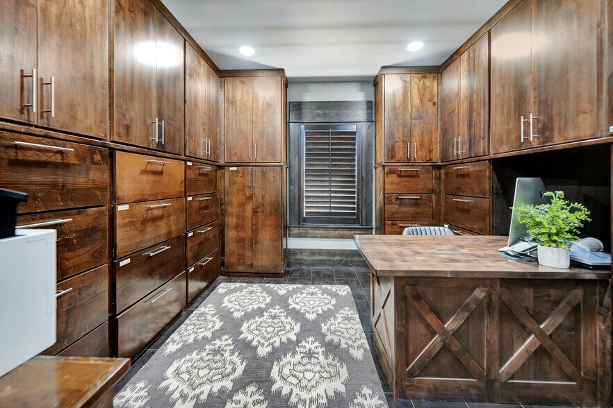 More Photos Of 9013 W County Road 160, Midland Showroom For Sale