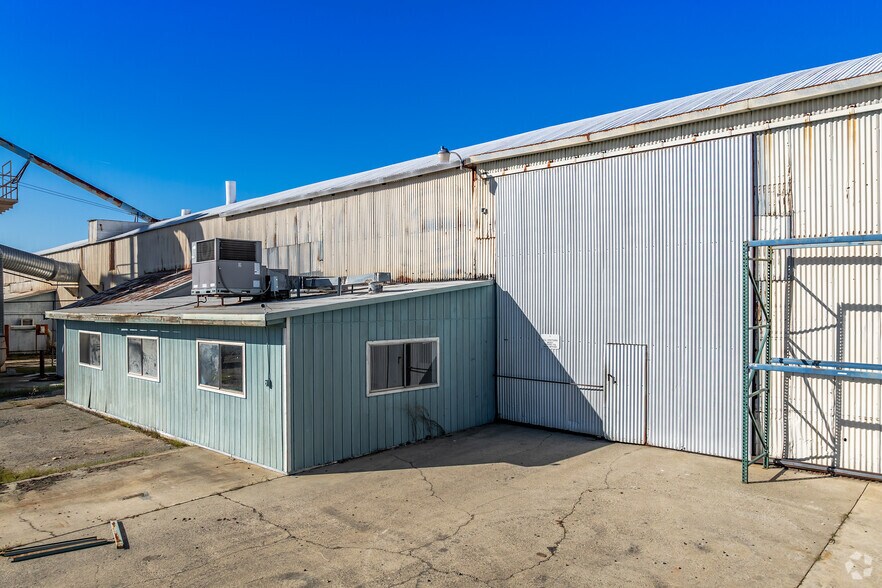 More Photos Of 1980 Kusel Rd, Oroville Manufacturing For Lease