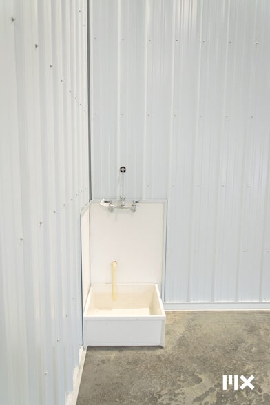 More Photos Of 1709 Dewent St, Jenison Light Manufacturing For Lease