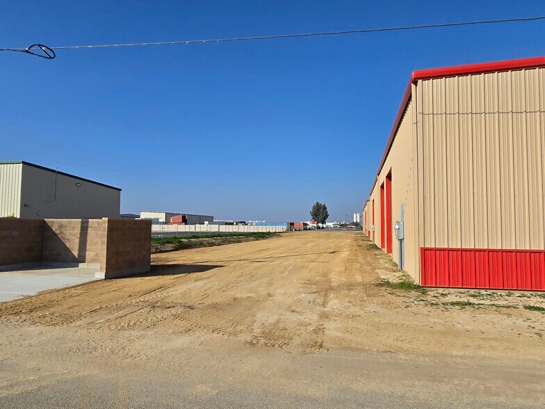 More Photos Of 5240 Doolittle Ave, Shafter Manufacturing For Lease