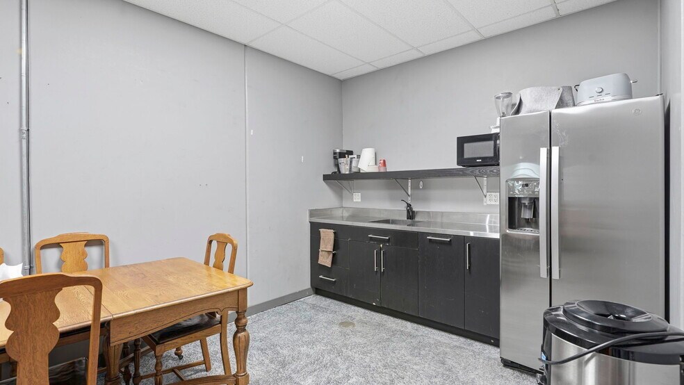 More Photos Of 490 South Ave, Spruce Grove Manufacturing For Sale