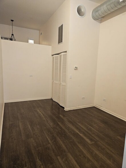 More Photos Of 1403-1411 W Irving Park Rd, Chicago Apartments For Lease