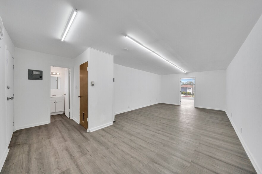 More Photos Of 2402-2610 W Imperial Hwy, Hawthorne Storefront Retail Office For Lease