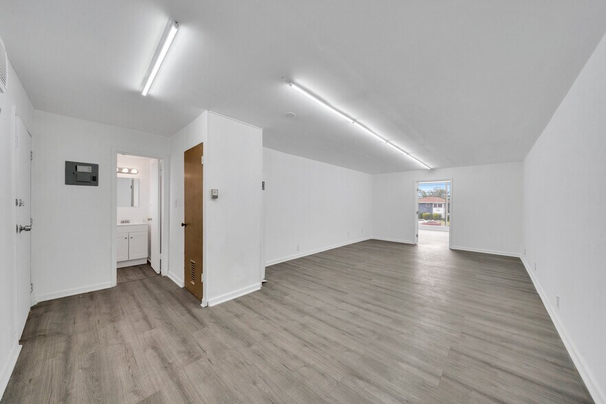 More Photos Of 2610 W Imperial Hwy, Hawthorne Storefront Retail Office For Lease