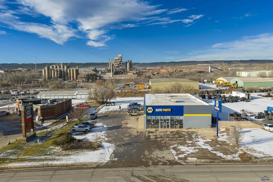 More Photos Of 631 Deadwood Ave, Rapid City Freestanding For Sale
