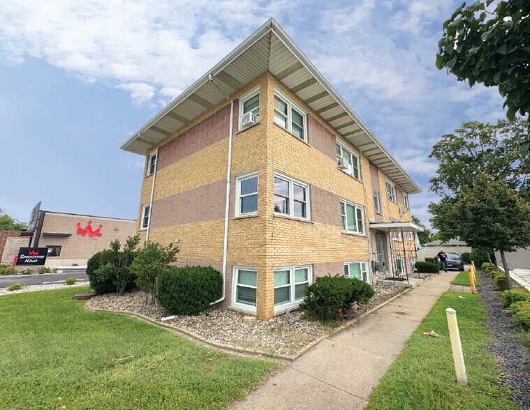 Primary Photo Of 17933 Torrence Ave, Lansing Multifamily For Sale