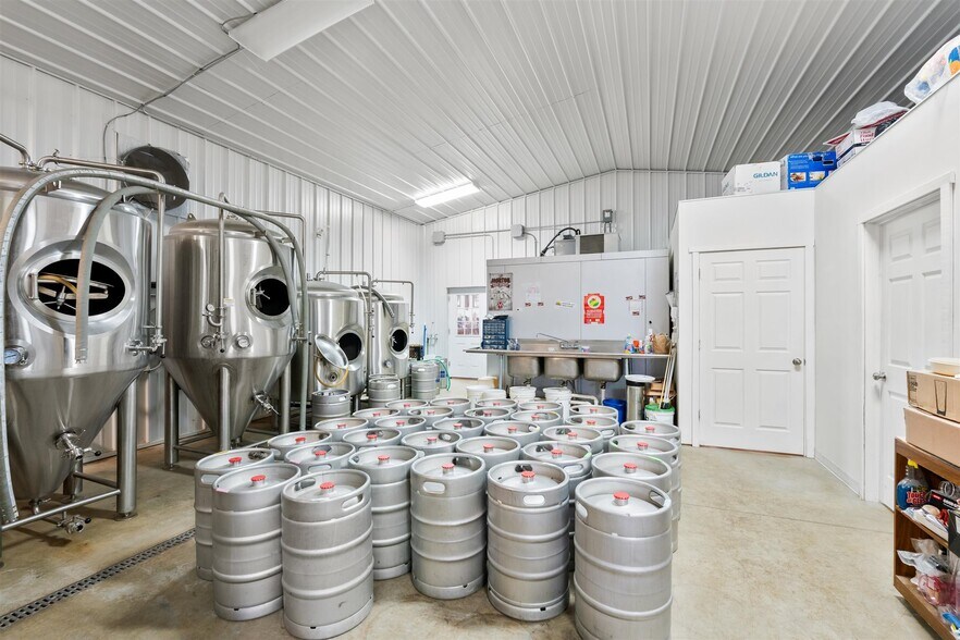 More Photos Of 4504 Bussey Rd, Syracuse General Retail For Sale