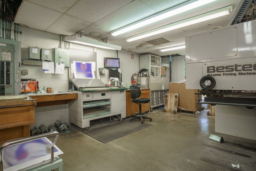 More Photos Of 611 S Mobberly Ave, Longview Flex For Sale