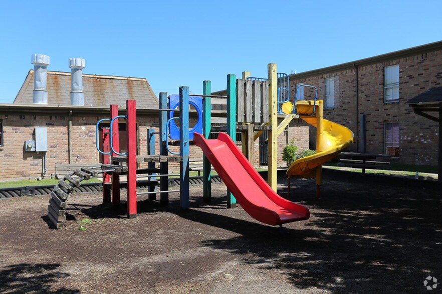 More Photos Of 10000 Hammerly Blvd, Houston Apartments For Sale