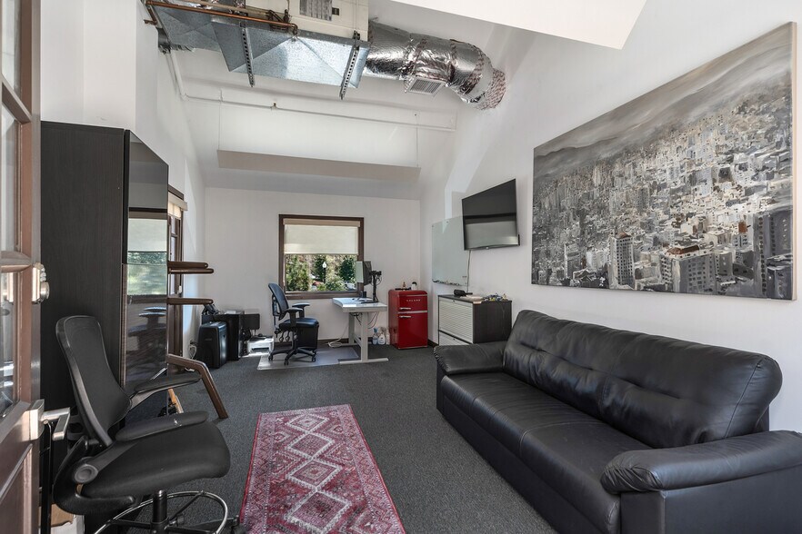 More Photos Of 580 Broadway St, Laguna Beach Office For Lease