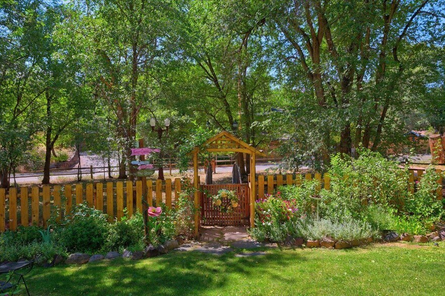 More Photos Of 102 Holly St, Colorado Springs Apartments For Sale