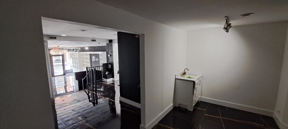 More Photos Of 21-23 N Dean St, Englewood Freestanding For Lease