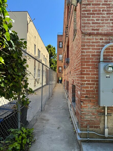 More Photos Of 233 N Kenmore Ave, Los Angeles Apartments For Sale