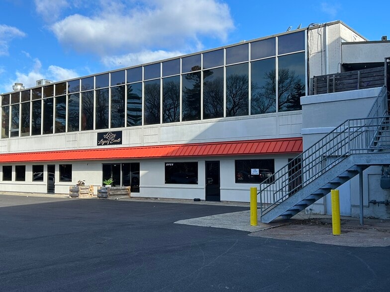 More Photos Of 412 Middle Tpke W, Manchester Unknown For Lease