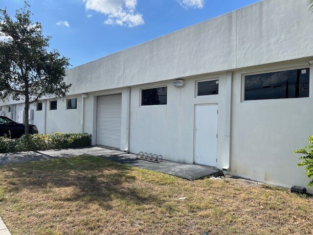 More Photos Of 912-915 S Dixie Hwy E, Pompano Beach, Pompano Beach Manufacturing For Lease