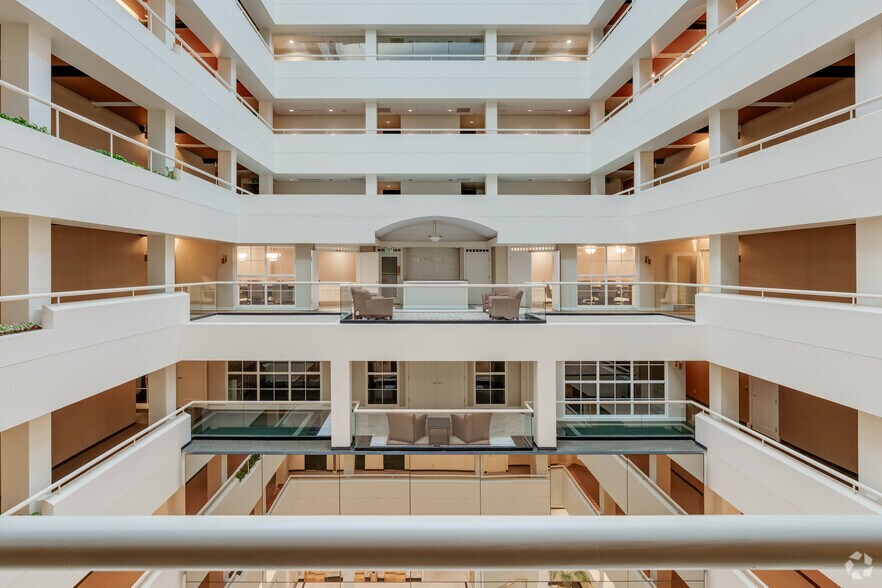 More Photos Of 321 S Boston Ave, Tulsa Office For Lease