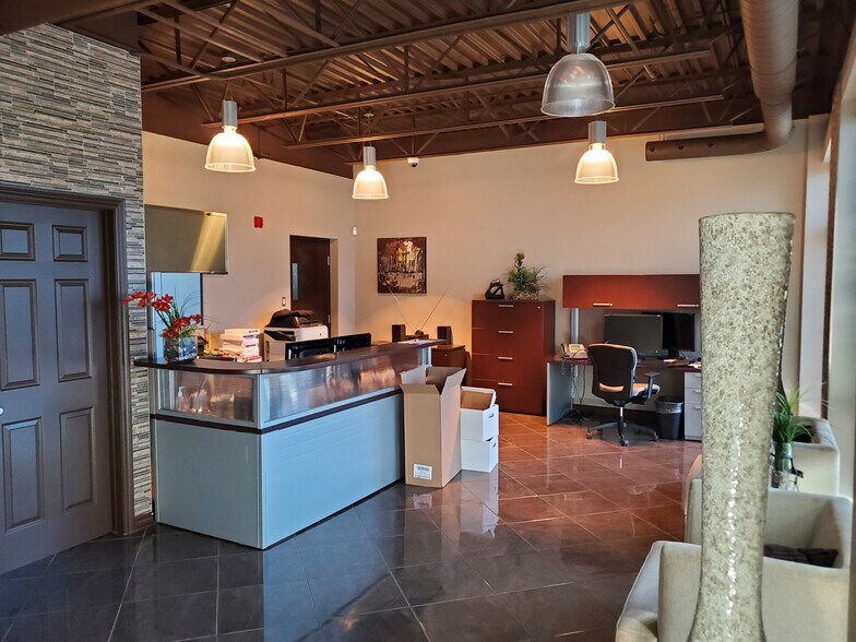 More Photos Of 10 Rue Gaston-Dumoulin, Blainville Light Distribution For Lease