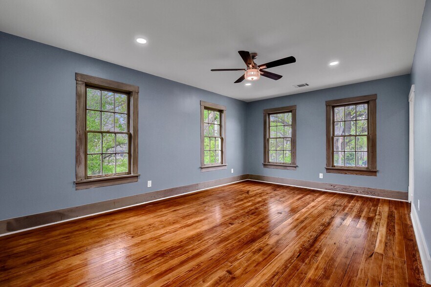 More Photos Of 511 S Travis St, Sherman Office For Sale