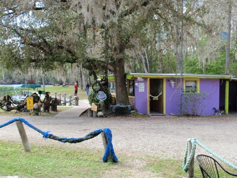 More Photos Of 217 Butler Dr, Satsuma Trailer Camper Park For Sale