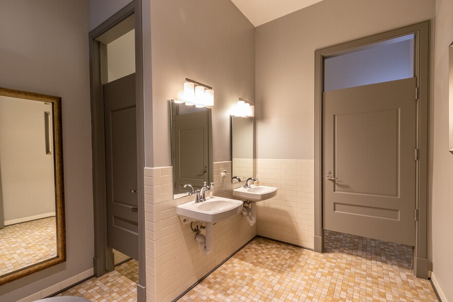 More Photos Of 3920 Gulf Fwy, Dickinson Lodge Meeting Hall For Sale