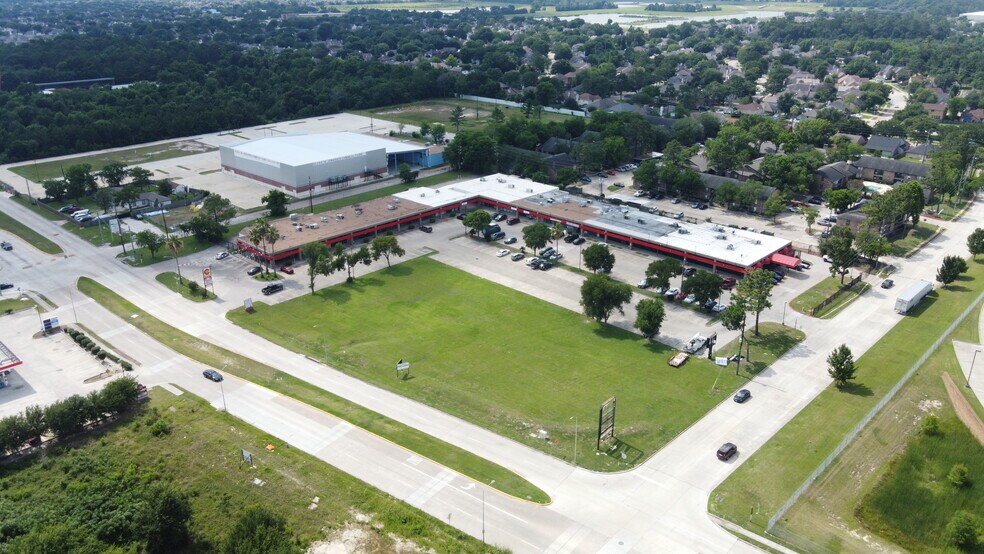 More Photos Of 1050 W Rankin Rd, Houston General Retail For Lease
